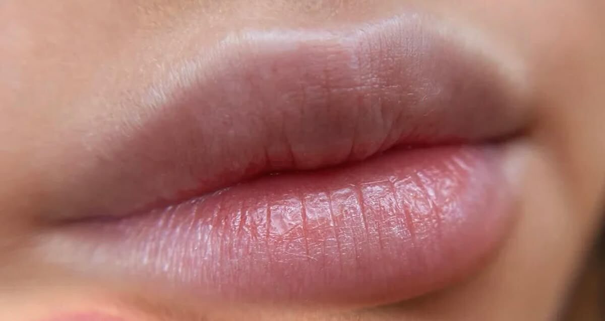 Môi bị xỉn màu sau Tết: Nguyên nhân và cách phục hồi bằng phun môi 1 Phun môi không lên màu: Nguyên nhân do kỹ thuật hay cơ địa?