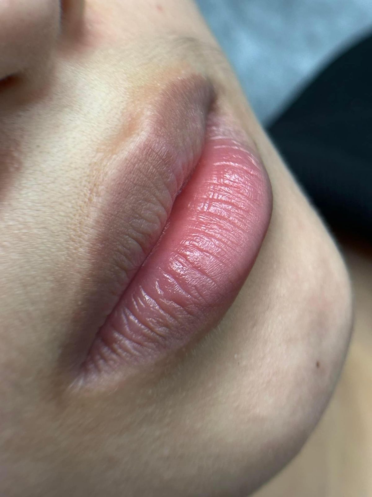 Phun môi lụa có làm hồng môi thâm không? Chuyên gia phân tích thực tế