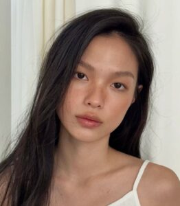 Phun môi màu cam đất có hợp với da ngăm không? Bảng màu & tư vấn chuẩn chuyên gia