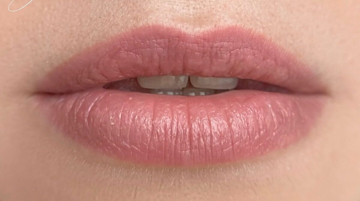 Phun môi tan viền có sửa được không? Chuyên gia phân tích