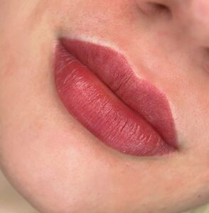 Phun xăm thẩm mỹ chi phí bao nhiêu? Bảng giá & yếu tố ảnh hưởng 2026