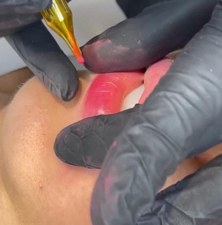 Quy trình phun môi diễn ra như thế nào? Giải đáp chi tiết từ chuyên gia