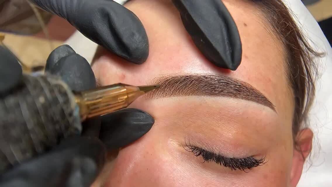 Những sai lầm thường gặp khi phun xăm chân mày khiến màu nhanh trổ đỏ, trổ xanh 2 So sánh phun chân mày Hairstroke – Ombre – Shading: Nên chọn loại nào?