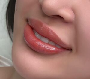 So sánh phun môi lụa và phun môi nano: kỹ thuật nào phù hợp với bạn?