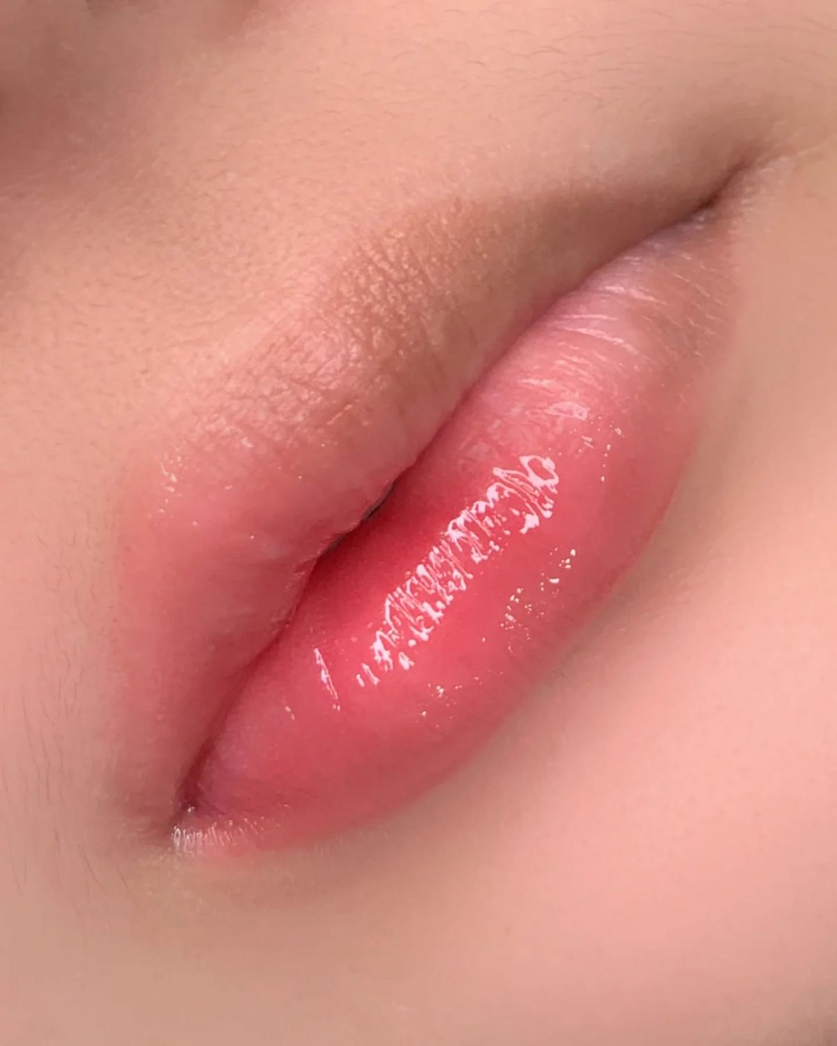 Phun môi Nano hay phun môi Ombre – Công nghệ nào phù hợp làm trước Tết? 2 So sánh phun môi lụa và phun môi nano: kỹ thuật nào phù hợp với bạn?