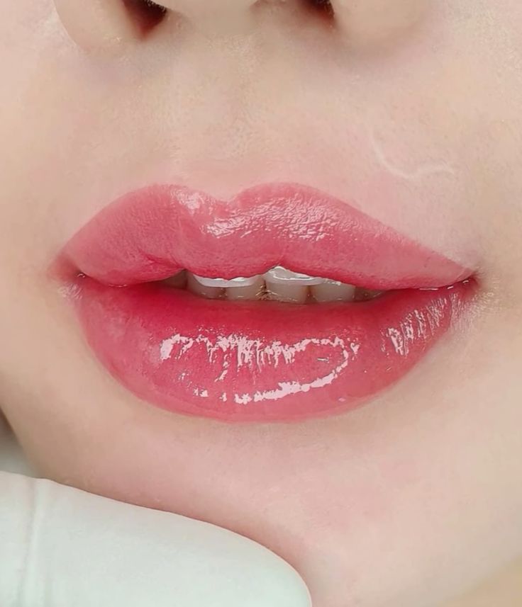 So sánh phun môi lụa vs phun môi nano – Lựa chọn nào dành cho bạn?