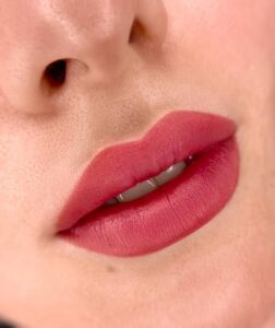 Phun môi & filter: Khi nào thì đẹp hơn thật?