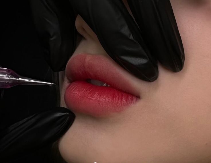 Khi phun môi không còn là can thiệp, mà là nâng niu