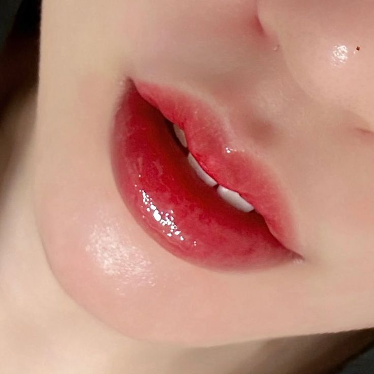 Môi thâm nên làm gì? Các phương pháp khử thâm và làm hồng môi hiệu quả nhất 3 Phun môi: Khi sắc môi kể câu chuyện của riêng bạn