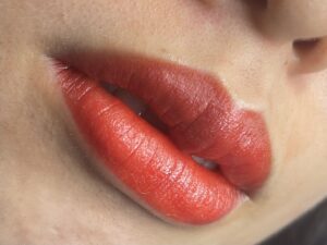 Đừng vội trách mực: Môi lên màu xấu đôi khi do bạn chăm sóc sai ngay ngày đầu