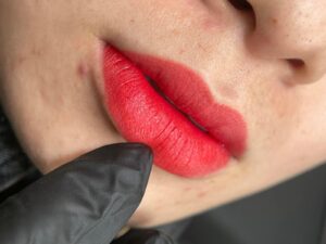 Phun môi sau khi tập gym: Nên hay không nên?