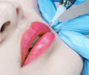 Sau phun môi cần kiêng những gì để tránh hỏng màu?