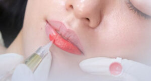 Khi nào nên dặm lại môi để màu đều và bền hơn?