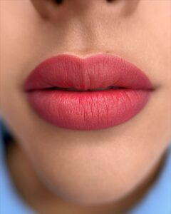 Phun môi an toàn cho học sinh/sinh viên: thông tin cần biết