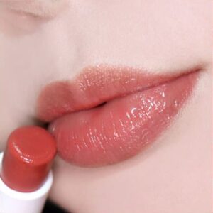 phun môi xong không biết bôi gì