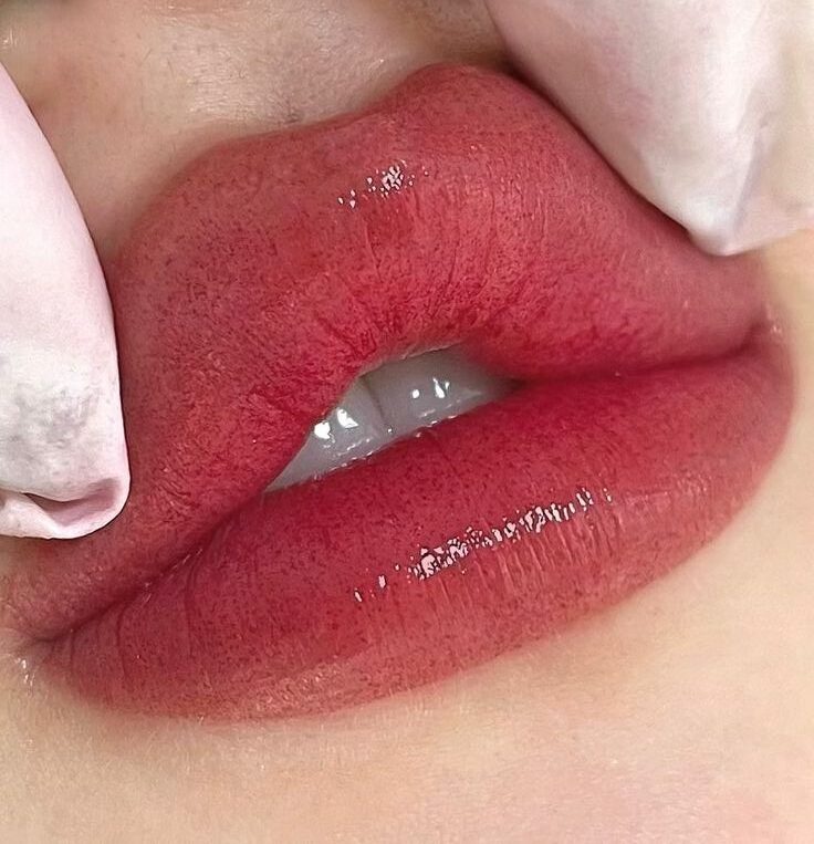 Phun môi và hành trình tìm lại sắc môi nguyên bản