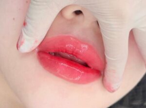 Phun môi đẹp có cần phụ thuộc vào cơ địa hoàn toàn không? 2 Vì sao phun môi tự nhiên lại khó hơn phun môi đậm?
