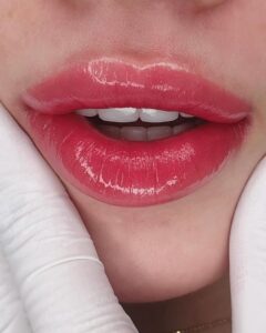 Phun môi: Khi sắc môi kể câu chuyện của riêng bạn 2 f8c663fe03260160f24e8637b8dba465