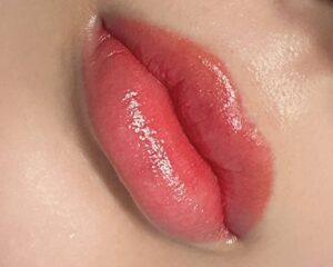 Môi nhạt màu không xấu, chỉ là chưa được “đánh thức”