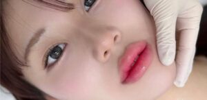 Phun môi xong nên makeup gì để lên hình đẹp nhất? 2 Phun môi có thể sửa được dáng môi lệch bẩm sinh không?