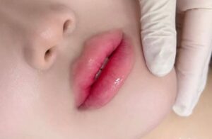 Phun môi: Khi sắc môi trở thành khí chất