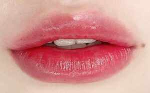 Phun môi – bí mật nhỏ giúp gương mặt trông có sức sống hơn dù không makeup