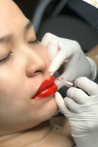 Sau phun môi nên ăn gì để màu môi dịu dần và lên đẹp tự nhiên?