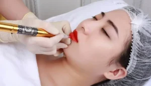 Sau phun môi nên kiêng ăn trong bao lâu để môi hồi phục tốt?