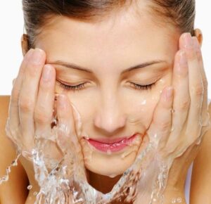 Lông mày mới phun dính nước bao lâu thì an toàn?