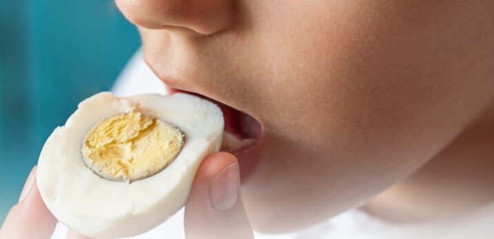 Sau phun môi có nên ăn trứng không? giải đáp rõ ràng từ chuyên viên