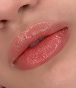 Vì sao có người phun môi 7 ngày đã đẹp, có người 2 tháng vẫn chưa ổn?