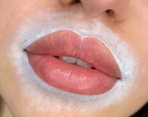 Bảng giá phun môi 2026: Bao nhiêu là hợp lý cho một ca môi đẹp?