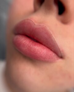 Cách chăm sóc sau phun môi để màu lên đẹp, không bong loang