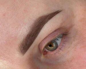 Cách phân biệt chân mày phun đẹp tự nhiên và chân mày phun lỗi