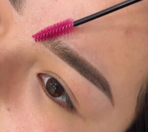 Chăm sóc chân mày sau Tết: Cách giữ màu bền đẹp sau thời gian ăn uống – du lịch