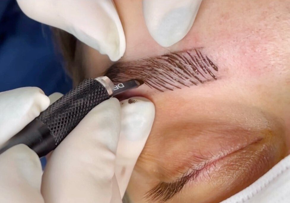 Checklist những ai KHÔNG nên phun xăm thẩm mỹ cận Tết