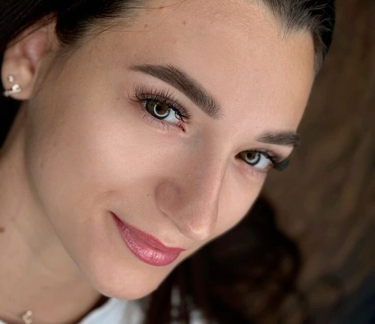 Sau Tết có nên phun chân mày không? Thời điểm làm đẹp lý tưởng đầu năm 2026 2 Làm phun xăm trước Tết bao lâu là hợp lý để lên màu đẹp, không lo bong tróc?