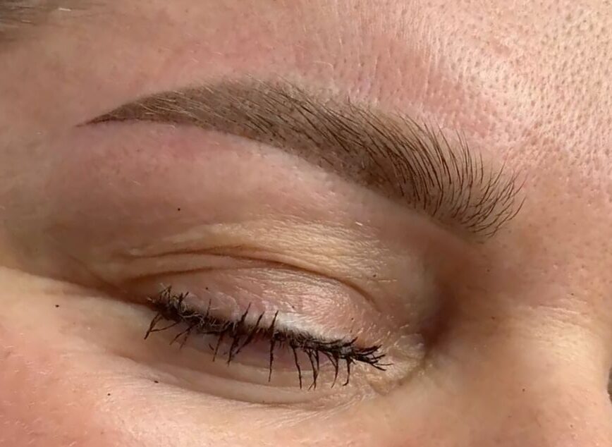 Làm sao để chân mày không trổ xanh đỏ sau Tết? Kinh nghiệm thực tế 2 Làm sao để chân mày không trổ xanh đỏ sau Tết? Kinh nghiệm thực tế