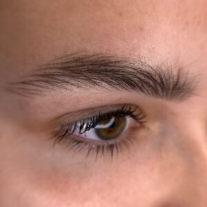 Phun mày Hairstroke có tự nhiên không? Review chi tiết từ chuyên gia