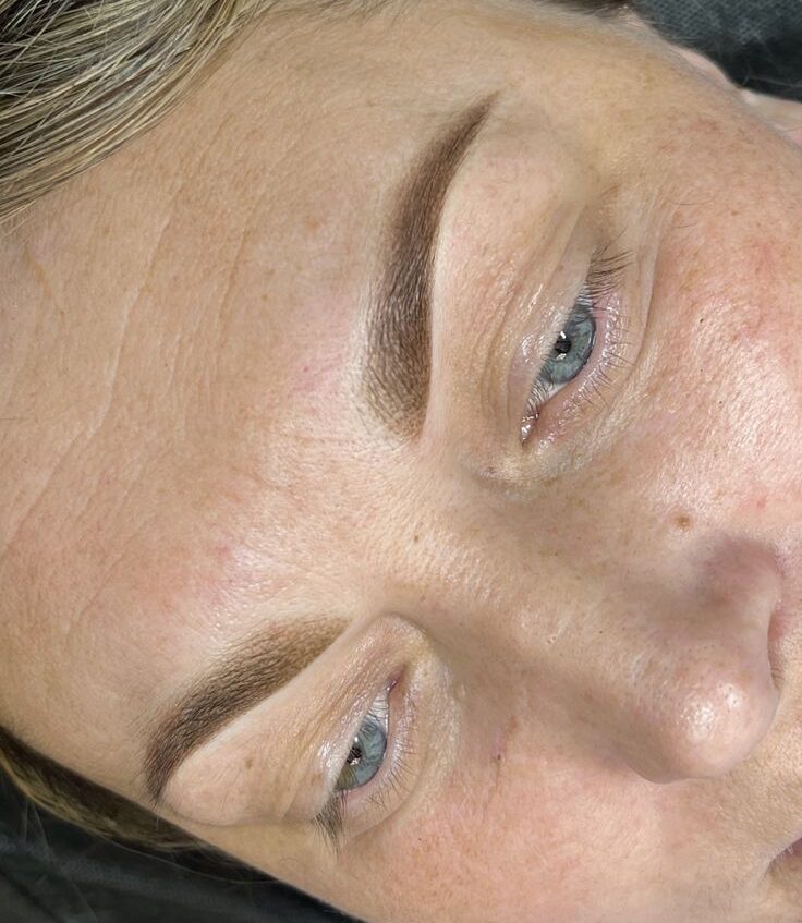 Phun mày Ombre là gì? Tại sao trở thành xu hướng làm đẹp 2026 2 Phun mày Ombre là gì? Tại sao trở thành xu hướng làm đẹp 2026