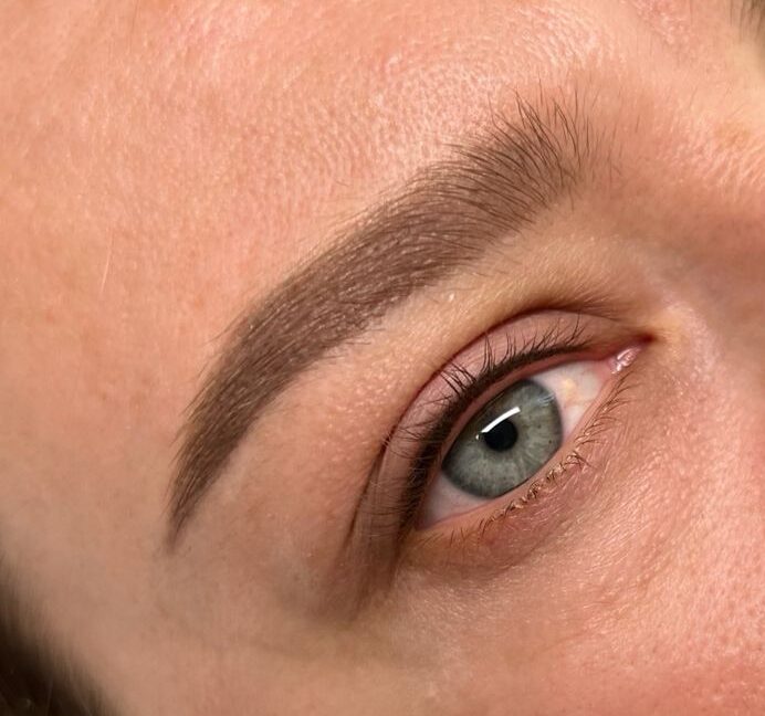 Phun mày Ombre đón Tết có cần dặm lại không? 3 Phun mày bị trổ đỏ, trổ xanh: Nguyên nhân & cách khắc phục an toàn