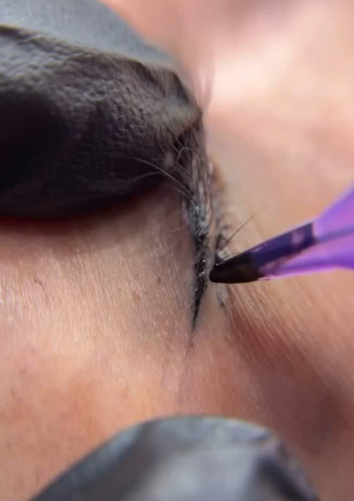 Phun mí mắt giữ được bao lâu? Có bị trổ xanh sau vài năm không? 1 Phun mí mắt giữ được bao lâu? Có bị trổ xanh sau vài năm không?