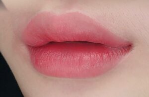 Phun môi Ombre – Xu hướng giúp gương mặt tươi tắn sau kỳ nghỉ