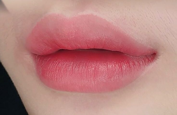 Phun môi Ombre – Xu hướng giúp gương mặt tươi tắn sau kỳ nghỉ 1 Phun môi Ombre – Xu hướng giúp gương mặt tươi tắn sau kỳ nghỉ