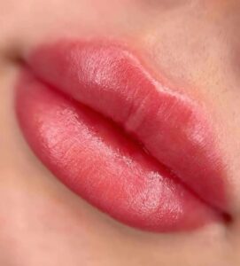 Phun môi xong nhìn giả là do tay nghề hay do cơ địa môi? 1 Phun môi xong có ăn Tết bình thường được không? Cần kiêng gì?