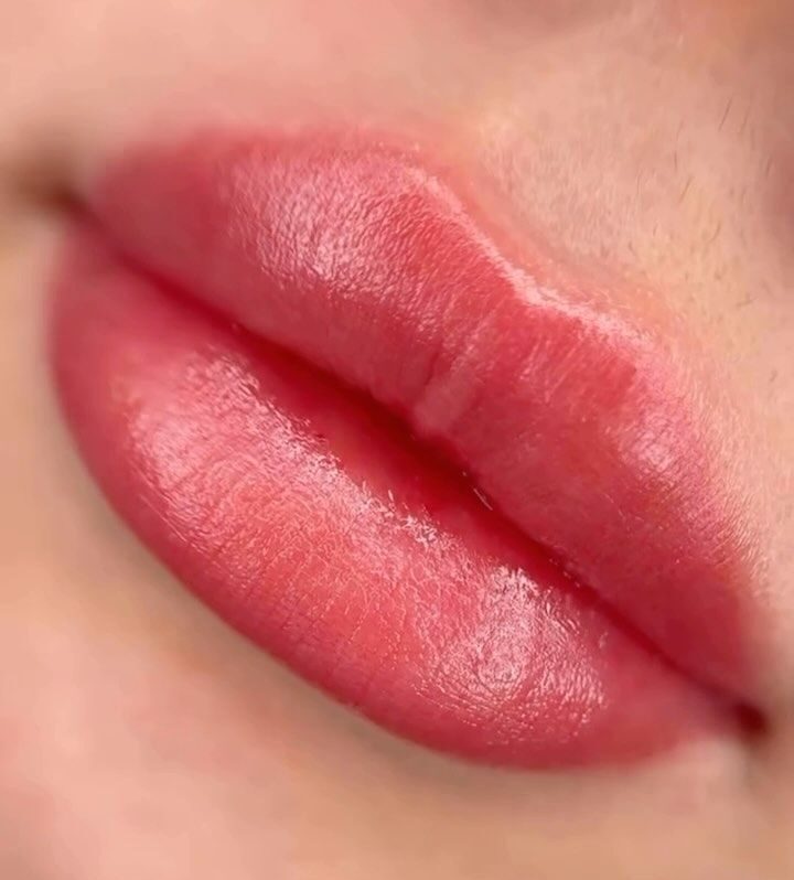 Phun môi xong có ăn Tết bình thường được không? Cần kiêng gì?