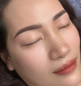 Sau Tết có nên dặm lại chân mày không? Bao lâu là thời điểm lý tưởng