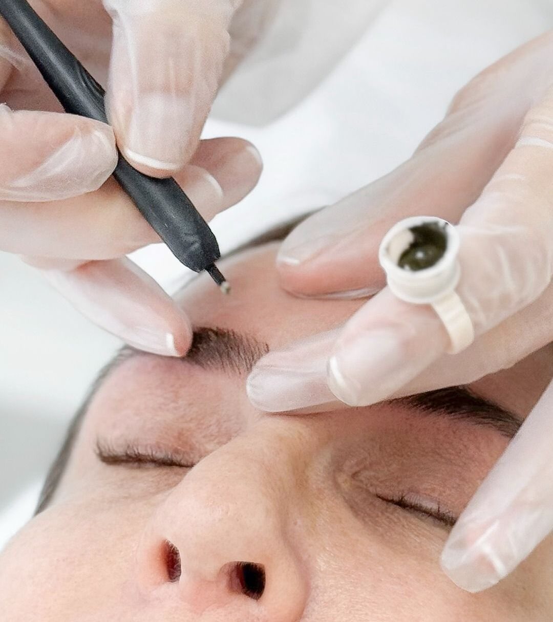 Sau Tết nên dặm lại chân mày hay làm mới? Chuyên gia giải đáp chi tiết