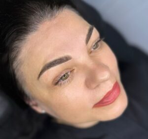 So sánh phun mày Microblading và Hairstroke: Nên chọn kiểu nào trước Tết?