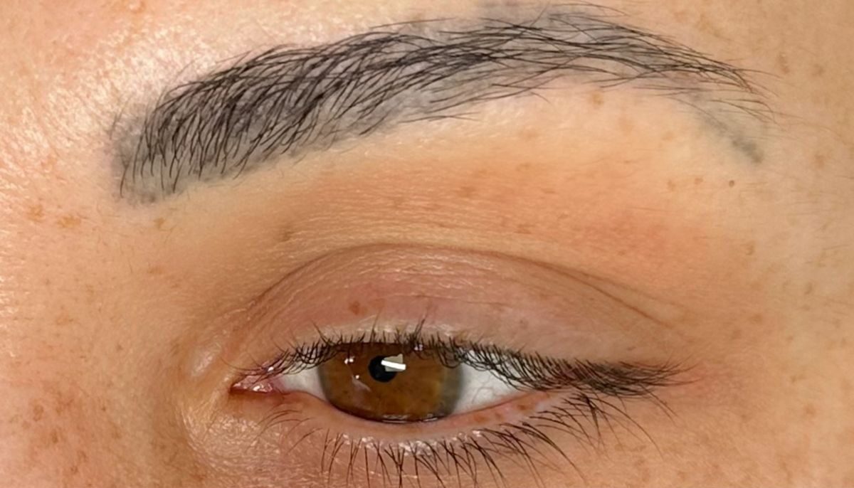 Sửa chân mày hỏng bao nhiêu tiền năm 2026? Có đắt hơn dịp Tết không?